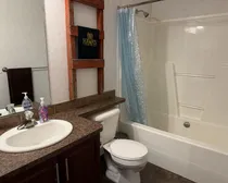 07-bathroom.jpg